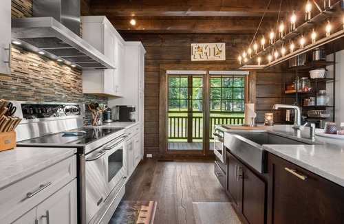 Negreet House | Premium+ Luxury Log Lodge, Prime Fishing, Double-Deck and Dock,Lake Views