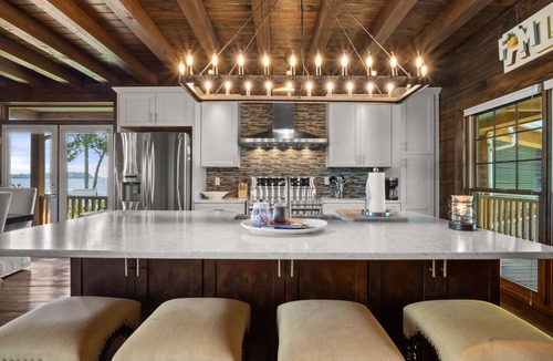 Negreet House | Premium+ Luxury Log Lodge, Prime Fishing, Double-Deck and Dock,Lake Views