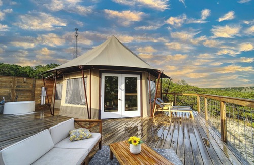 Oatmeal Cabin | Premium Suite 4 - Safari Tent - Outdoor Soaking Tub