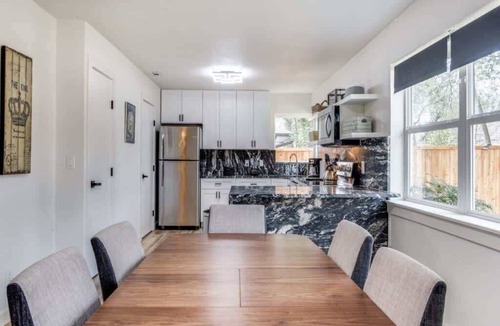 North Dallas House | Preston Hollow Home + Garage Apt/Large Yard