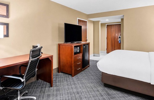 Highlands - Perkins Hotel | Prime Baton Rouge Location Near LSU Museum, Zoo, and Riverfront Dining