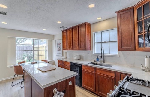 Sugar Land House | Prime Houston-Suburb Stay | Mins to Hwy 6, 99 & 59