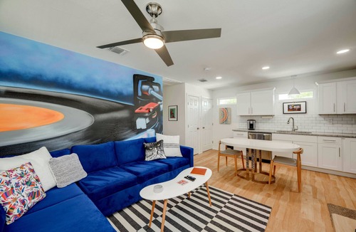 Chestnut House | Pristine, Private, Central, Cozy, Fully-Equipped!
