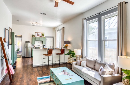 Southtown Apartment | Private 1BR Retreat - Fenced Yard - Workspace - Pets Welcome!