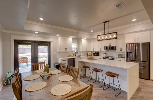 Bell County House | Private 2-Acre Salado Hill Country Villa, Heated Pool, Hot Tub, Sleeps 9