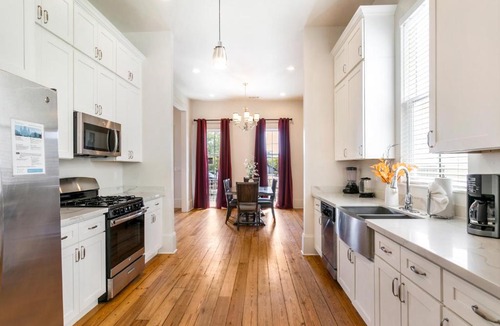 Faubourg Lafayette Apartment | Private 3BR on Carondelet by Hosteeva