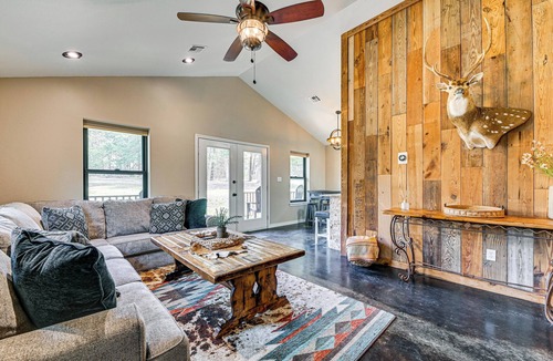 Gordonville Cottage | Private 60-acre Retreat Near Lake Murray & Texoma