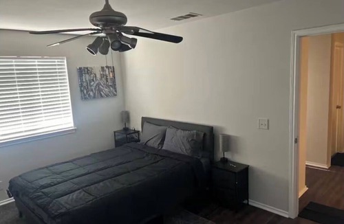 Stoney Ridge House | Private bedroom in house near COTA and Tesla