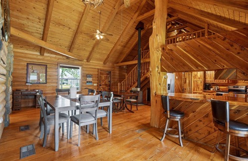Woodville Cabin | Private Cabin Estate w/Pool Near Woodville TX