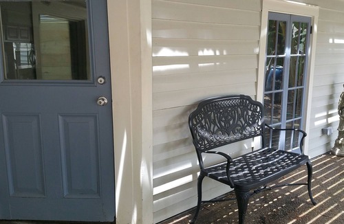 Carrollton Apartment | Private Garden Apartment 1 Block off St. Charles