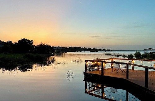 Buchanan Dam House | Private Gated Lake Buchanan Waterfront Retreat Sunset Views Hot Tub & Dogs