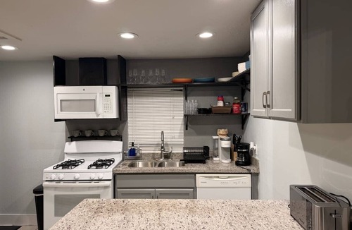 Greenway Plaza-Upper Kirby Cottage | Private Gated Montrose Cottage Near FIFA & Downtown