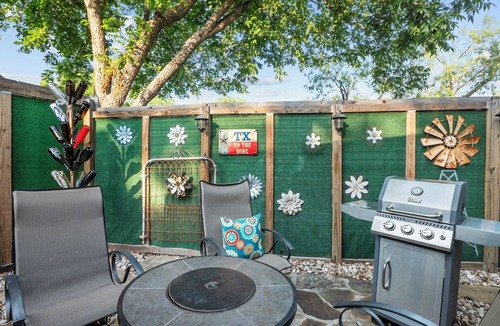 Fredericksburg Cottage | Private Hot Tub - 1.4 miles to Main Street - 5 minute drive.
