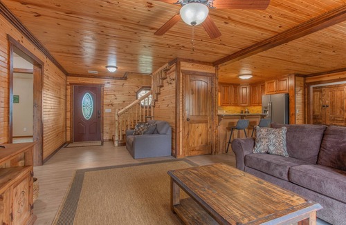 Ardmore Cabin | Private Large Cabin Retreat Near Lake Murray Oklahoma. Clean and Well Maintained