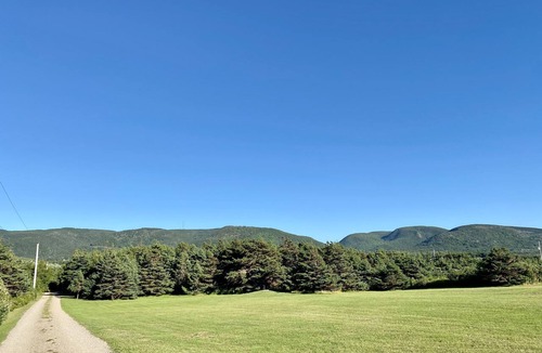 Cabot Trail Cabin | Private Ocean Front & Mountain View Acadian Lodge