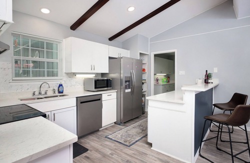 Southside House | Private Pool and game Rm,close to SeaWorld,Lackland,Six Flags.