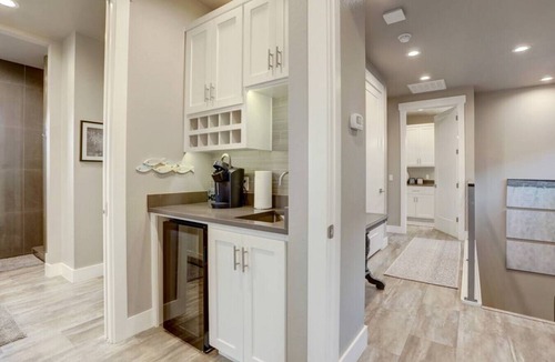 Kingsland House | Private Pool, Elevator, Kayaks, Pickleball, Golf, Fishing, Boat Rental, Sunsets!