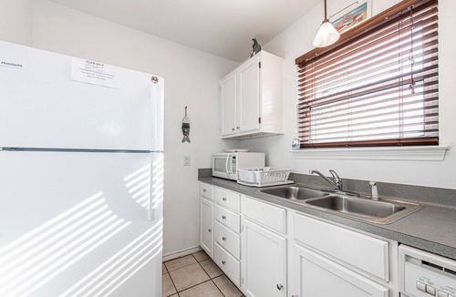 Leeward Sands House | PRIVATE POOL! Heated pool. Sunset Views, Boat Parking, Clean & Tidy! Pets ok