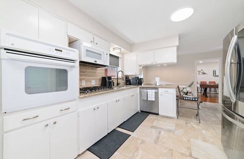 Westbury House | Private Resort-Style Pool, Tiki Cabana Paradise 3BR/2BA Near NRG Stadium