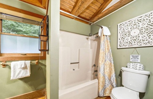 Sevierville Cabin | Private Riverfront Cabin | Little Pigeon River
