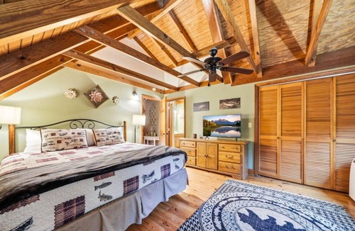 Sevierville Cabin | Private Riverfront Cabin | Little Pigeon River