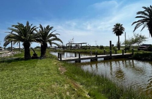 Crystal Beach RV Rental | Private RV Pad w/fishing access close to beach!