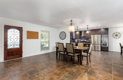 Midtown House | Private Tobin Hill Retreat, 2 King Suites, Inground Hot Tub, 7 Min to Riverwalk
