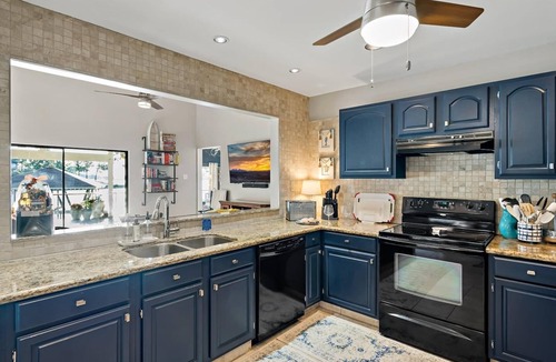 Enchanted Oaks House | Private Waterfront Cove | Game Room | Dock | Pet Friendly | Fire Pit | Kayaks | Family Time