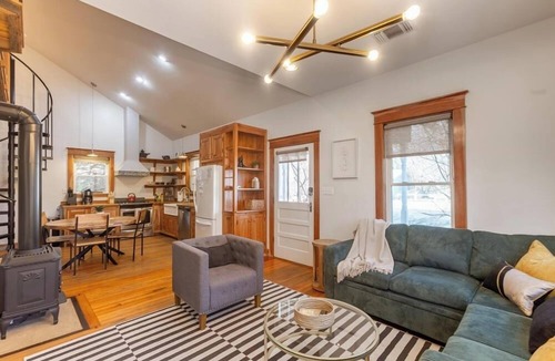 Fredericksburg Cottage | Private Wellness retreat|Hottub|Sauna|Prime loc