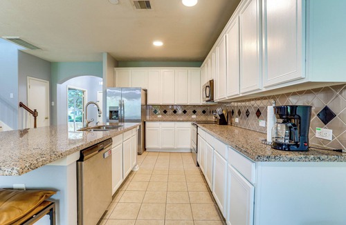 Richmond House | Private Yard & Furnished Patio! Rosenberg Retreat