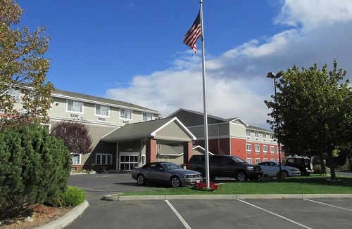 Pullman Hotel | Pullman Gem: Large Room with Free Breakfast, Private Parking and Guest