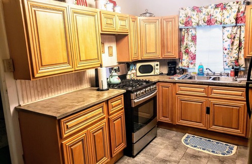 McDonough Cottage | Quaint 1930s Algiers Shotgun- 6 Min. Ferry to French Quarter! Safe & quiet area!