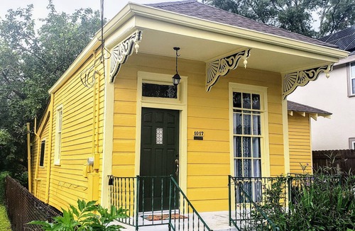 McDonough Cottage | Quaint 1930s Algiers Shotgun- 6 Min. Ferry to French Quarter! Safe & quiet area!