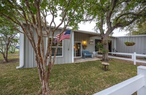 Dennis House | Quaint Countryside Casita: 45 Mi to Ft. Worth