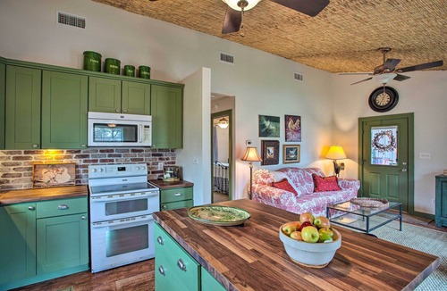 Dennis Cottage | Quaint Countryside Casita: 45 Mi to Ft. Worth