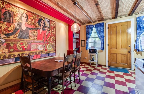 Scott Apartment | Quaint Historical Studio, Courtyard, W/D, King Bed; Minutes From Lafayette