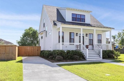 Arabi House | Quaint New Orleans Cottage - Charming and "NEW"