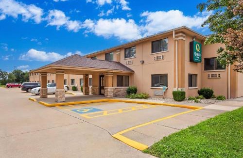Beloit Hotel | Quality Inn Beloit