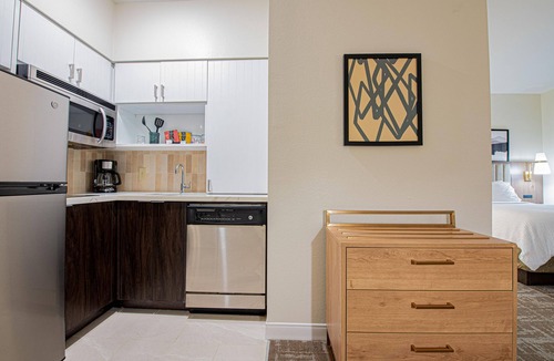 Lafayette Apartment | Queen Studio Suite | Full Kitchen Included
