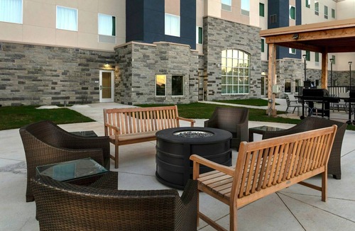 Cedar Park Apartment | Queen Studio Suite w/Free Daily Breakfast