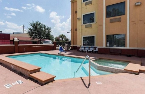Jersey Village Apartment | Queen Suite Near JVC Family Medicine HOU