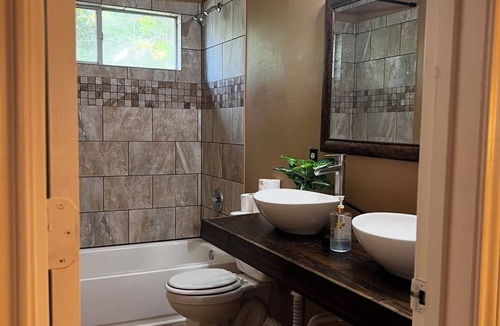 Kingwood House | Quiet 1-bedroom house in peaceful Houston. Shared home!