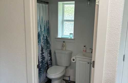 Prairie Grove House | Quiet 2-bedroom house with AC in charming Prairie Grove