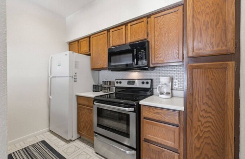 Astrodome Apartment | Quiet and Peaceful Med Center 2 Bd/1Ba