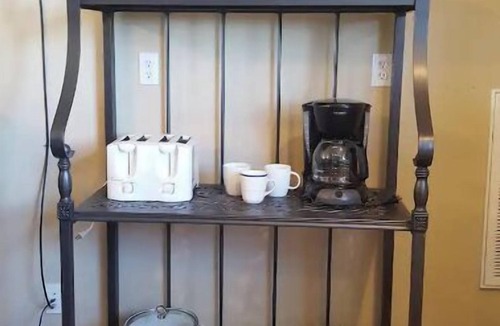 McNeil Apartment | Quiet, Comfy Garage Apartment