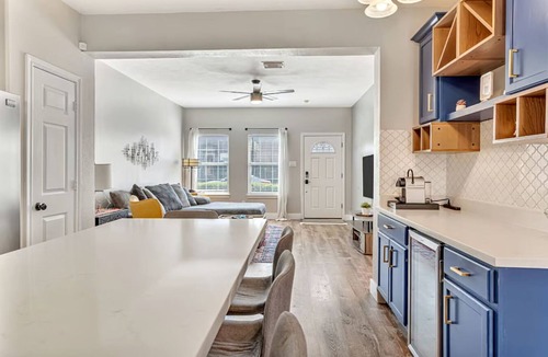 Greater East End House | Quiet East River Retreat 2BR + Office Yard Near Downtown