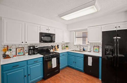 Cat Hollow House | Quiet Hideaway w/Pool, 20min to Austin TX