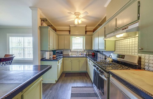 Alexandria House | Quiet Home Near I-49, Downtown & 2 Hospitals