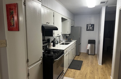 Negreet Cottage | Quiet Lakefront Cottage