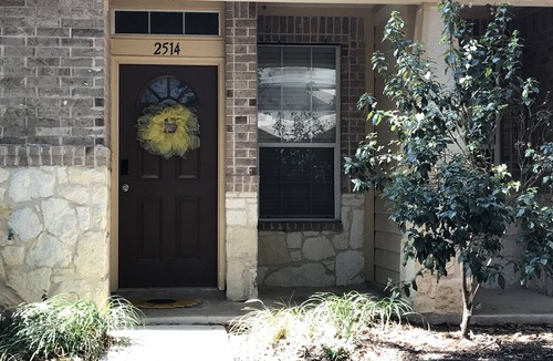North Central Thousand Oaks House | Quiet townhouse, easy access to 1604 and 281